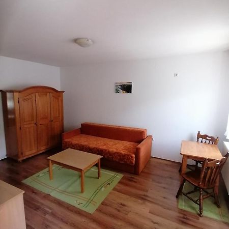 Hostel S Novi Sad Buitenkant foto
