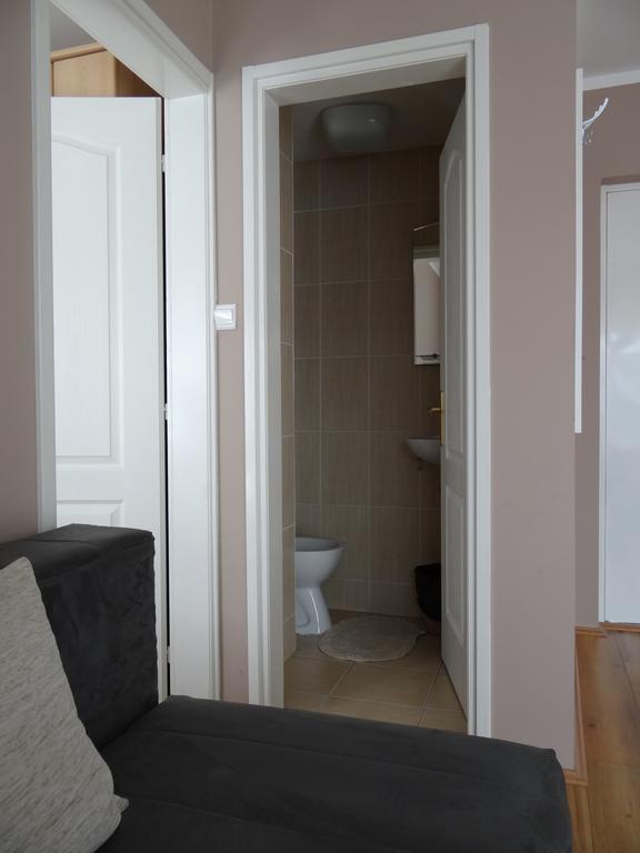 Hostel S Novi Sad Buitenkant foto