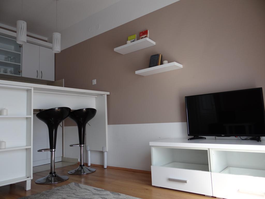 Hostel S Novi Sad Buitenkant foto
