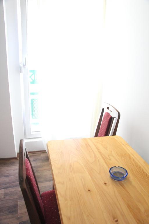 Hostel S Novi Sad Buitenkant foto