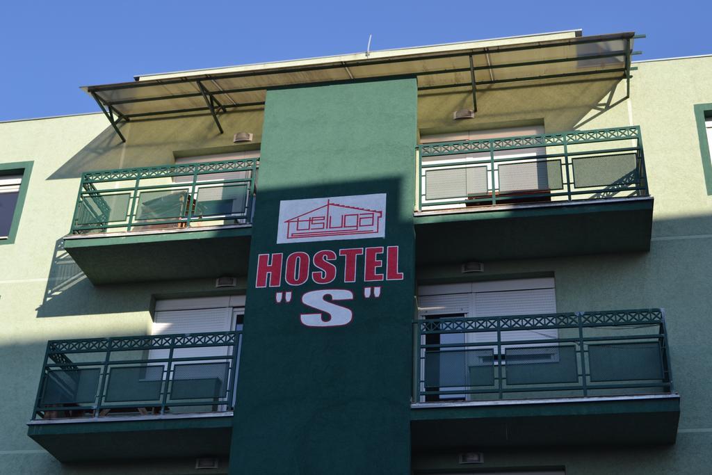 Hostel S Novi Sad Buitenkant foto